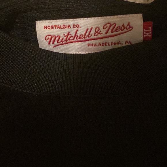 Vintage 90s bulls hockey style jersey, negotiable price. - Picture 4 of 5